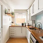 Quiet And Cosy 2-Bed In Wimbledon