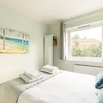 Quiet And Cosy 2-Bed In Wimbledon