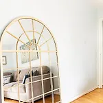 Quiet And Cosy 2-Bed In Wimbledon