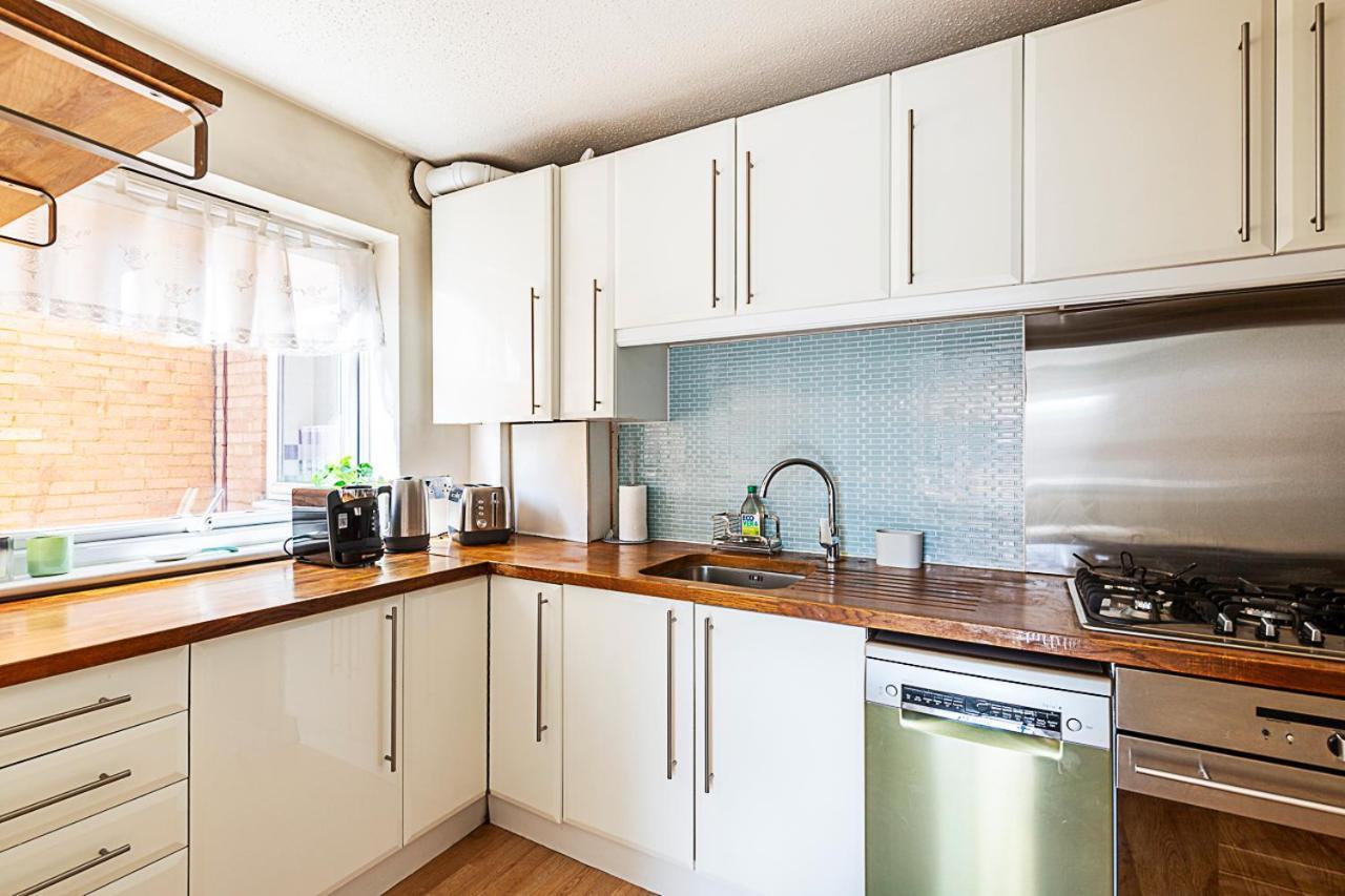 Quiet And Cosy 2-bed In Wimbledon Appartamento