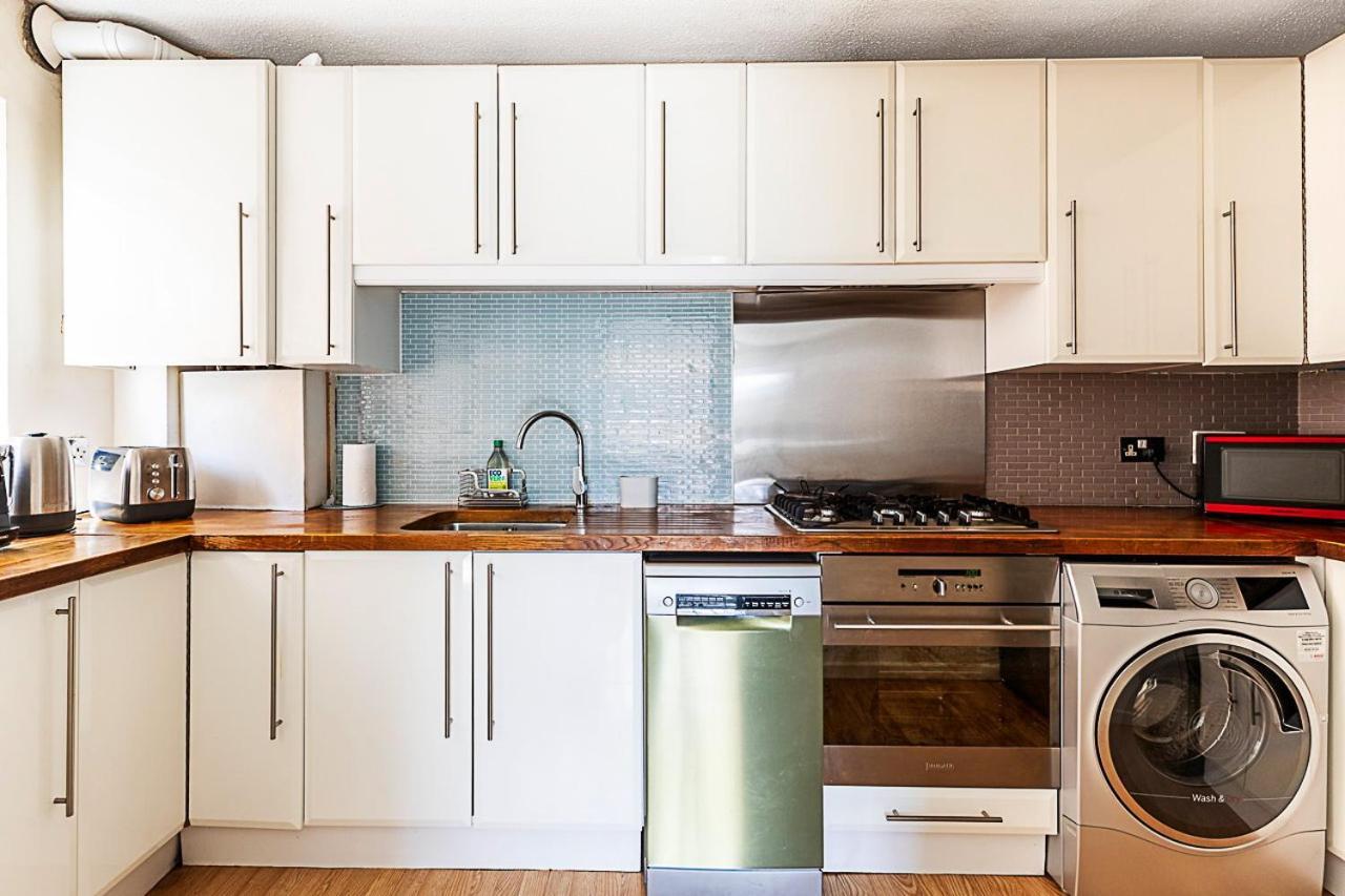 Quiet And Cosy 2-bed In Wimbledon Apartment *