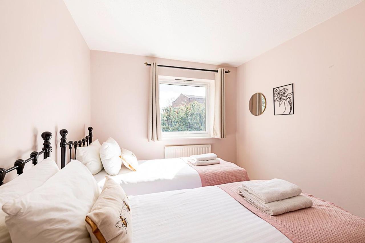Quiet And Cosy 2-bed In Wimbledon Appartamento